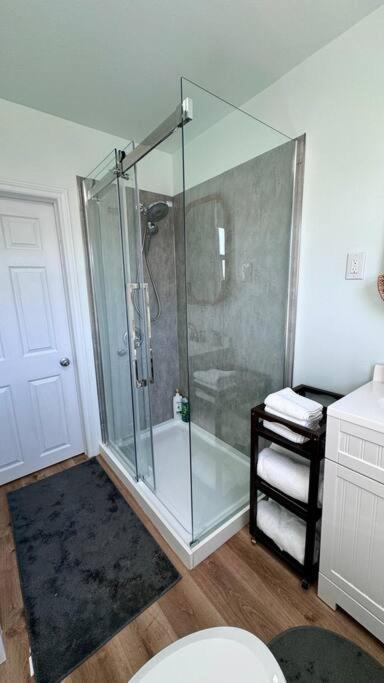 Near The Falls Two Bedroom - 5 Min Walk To Clifton Niagara Falls Exterior photo