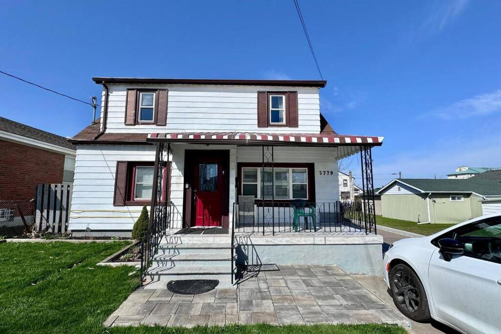 Near The Falls Two Bedroom - 5 Min Walk To Clifton Niagara Falls Exterior photo